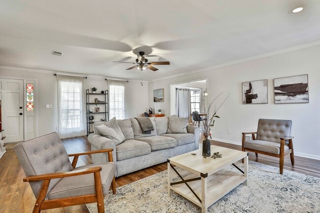 Building Photo - Fully Furnished 3BR Home in Fayetteville. Flexible Lease Options!