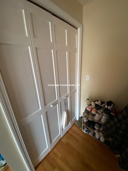 Building Photo - 221 Salem St