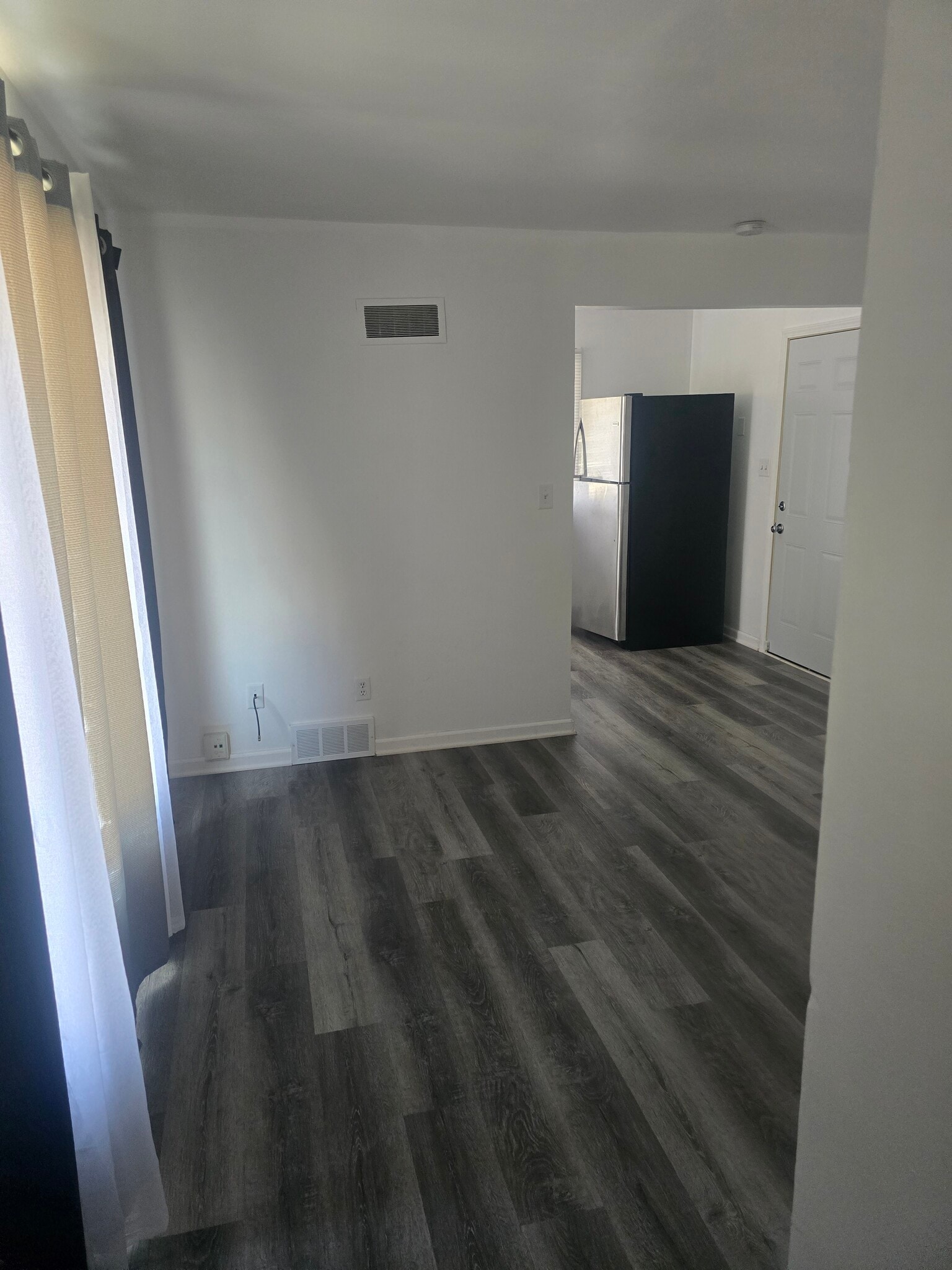 First floor living room - 1001 Romayne Ave