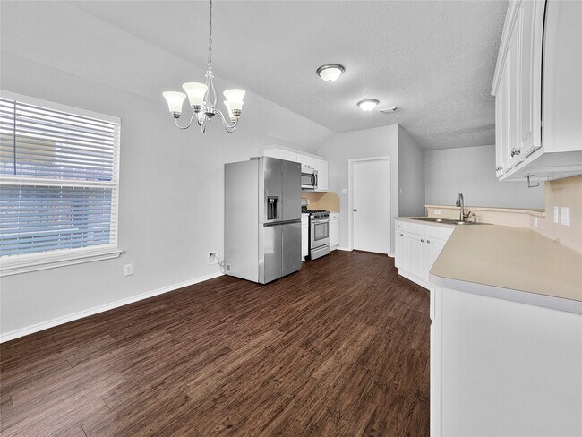 Building Photo - 5439 Aloe Ave