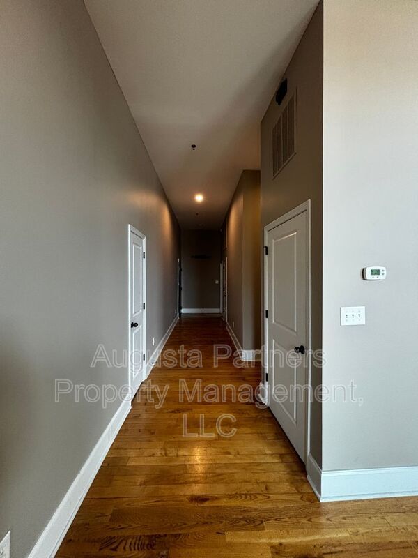 Building Photo - 936 Broad St