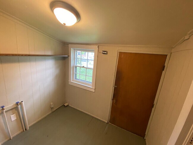 Building Photo - 360 Wesley St