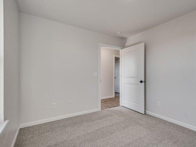 Building Photo - Newer Home in Washington under $1,500!