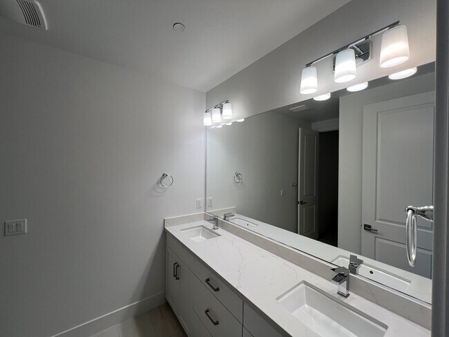 Building Photo - 15309 McCobb Dr