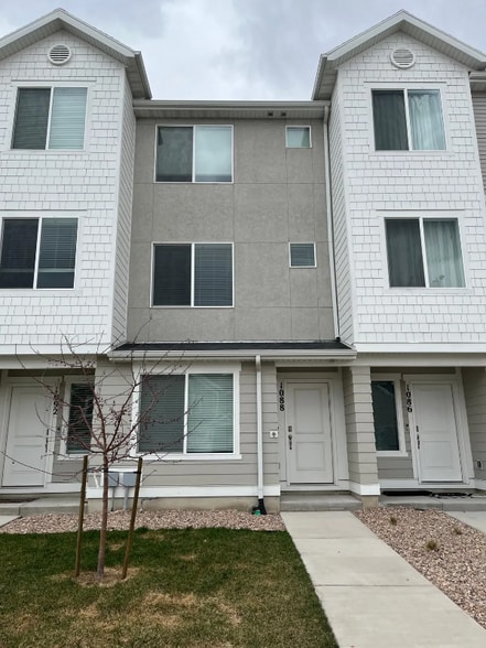 Primary Photo - 1087 Waterway Ln