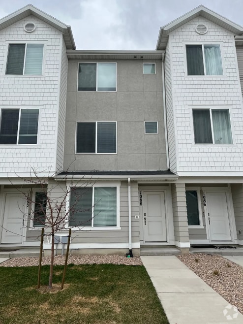 Building Photo - 1087 Waterway Ln