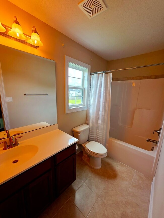 Building Photo - 4 BD in Stateside