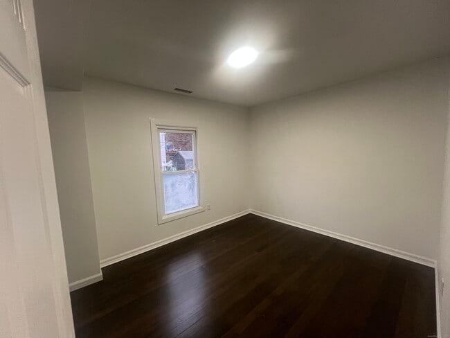 Building Photo - 28 Wall St