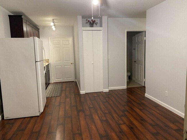 Building Photo - Cozy Unit in Westminster for Lease