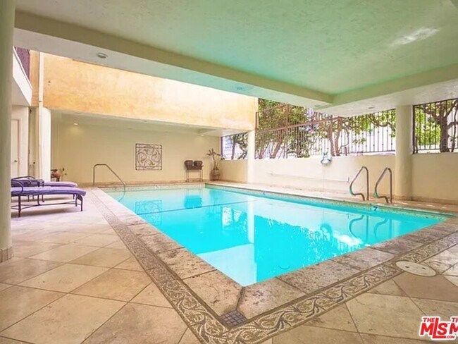 Building Photo - 1154 S Barrington Ave