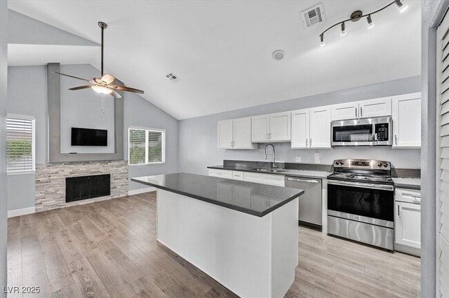 Building Photo - 262 Westwind Rd