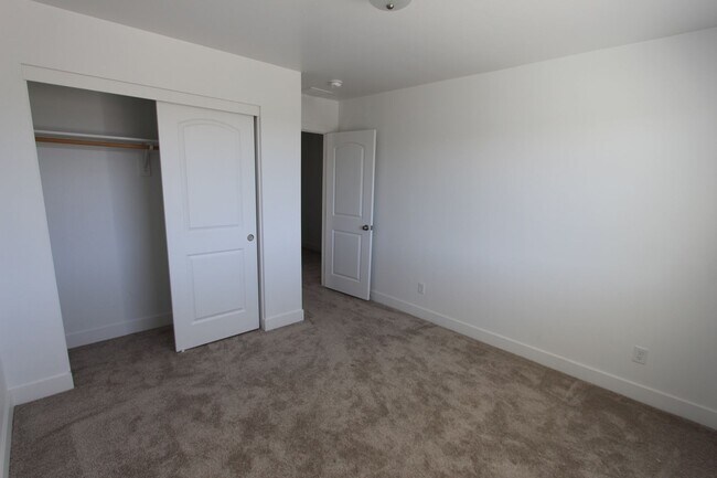 Building Photo - Spacious 4 Bedroom Home in Bellemont | Fenced Backyard + 2 Car Garage