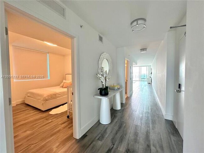 Building Photo - 400 Sunny Isles Blvd