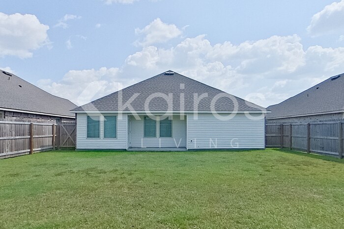 Building Photo - 405 Mango Dr