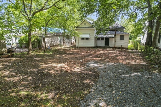 Building Photo - "Charming 2-Bed, 1-Bath Gem on Avenue H – ...