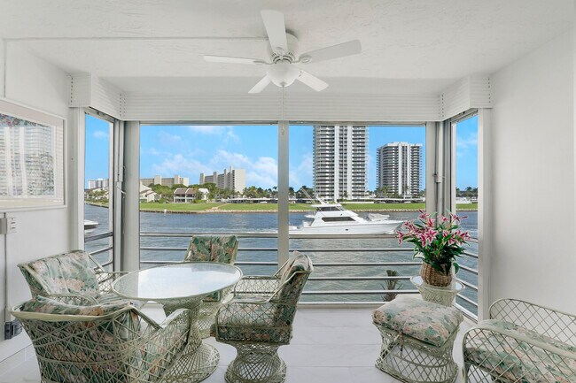 Building Photo - 20 Yacht Club Dr