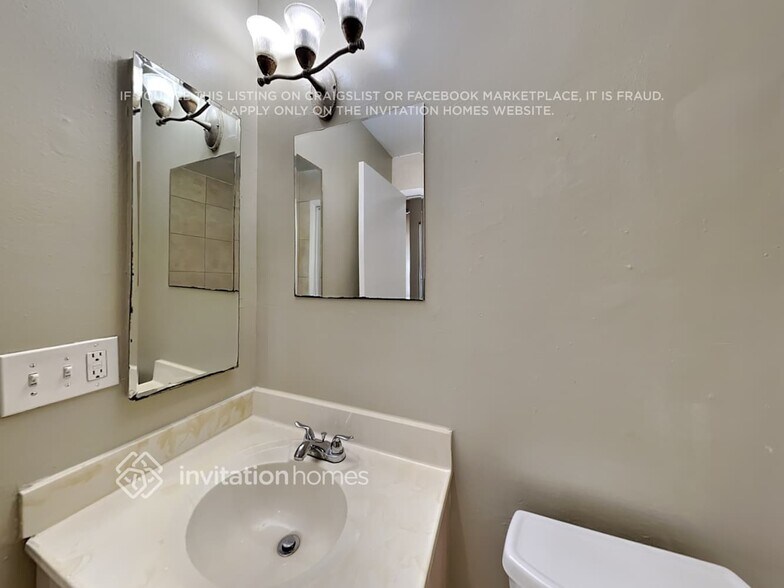 Building Photo - 10884 Grandview Ct