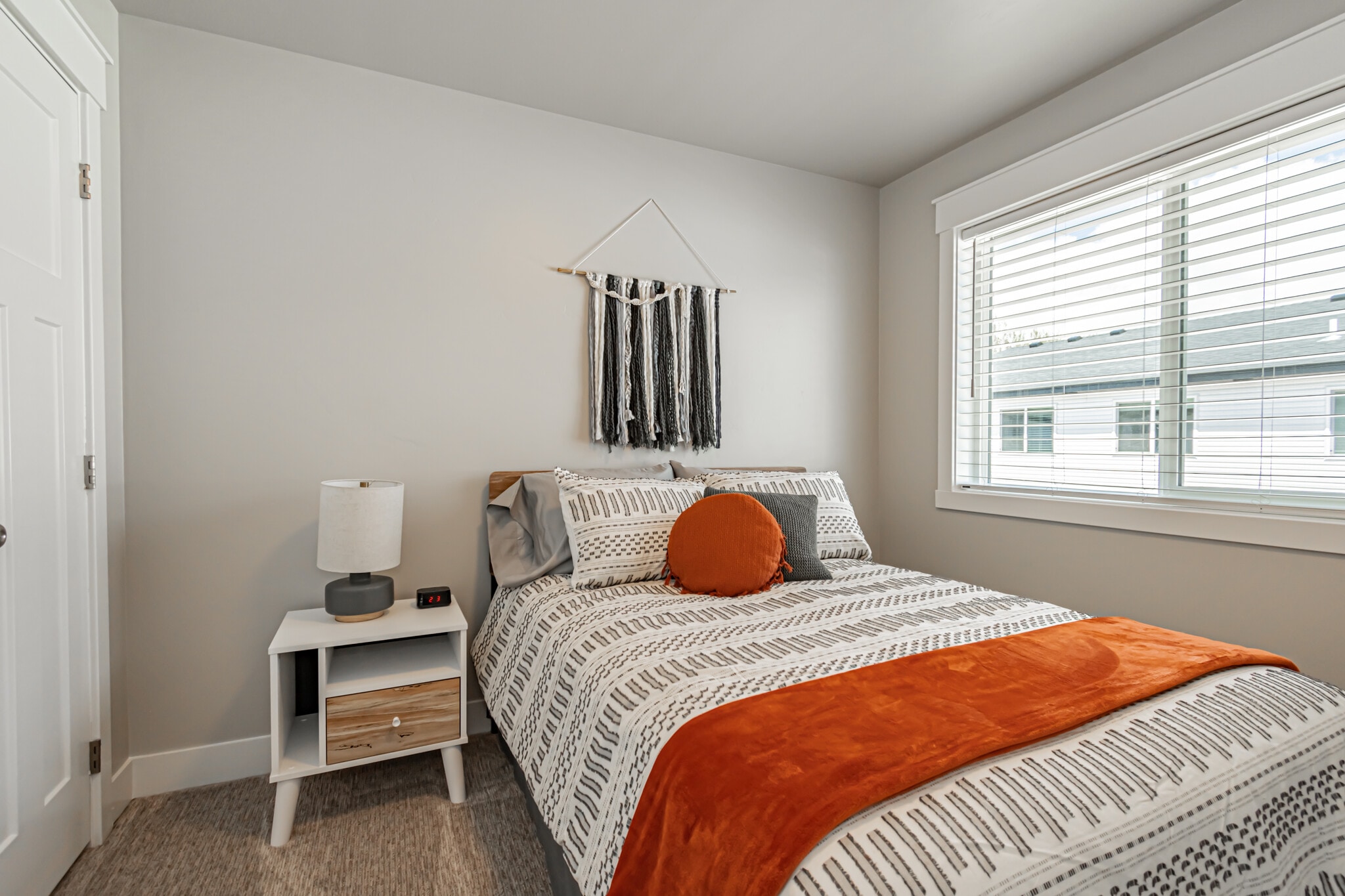 Building Photo - 380 S 3rd W