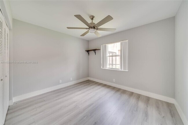 Building Photo - 1550 SW 52nd Terrace