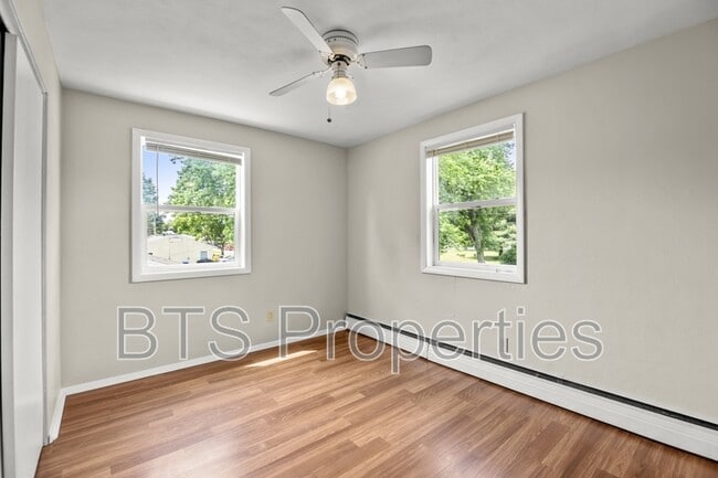Building Photo - 305 N Pleasant View St