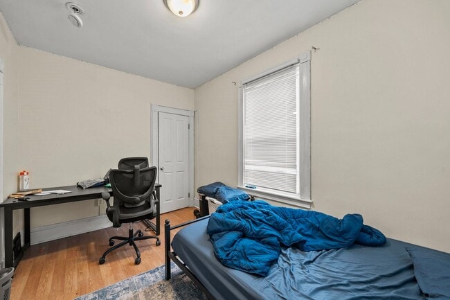 Building Photo - Mission Hill 4 bed...