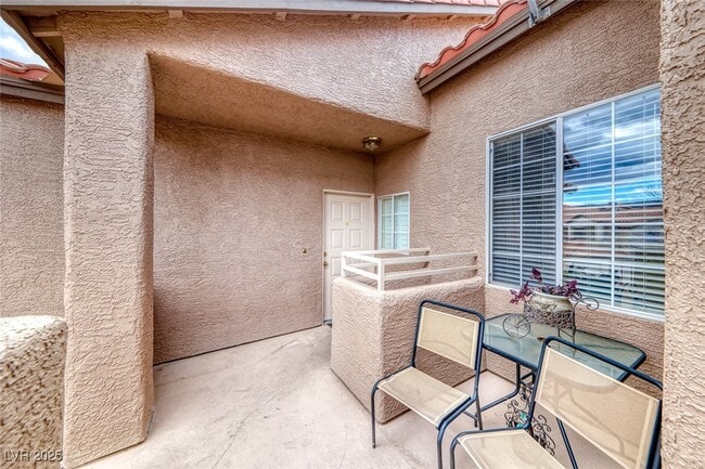 Building Photo - 75 N Valle Verde Dr