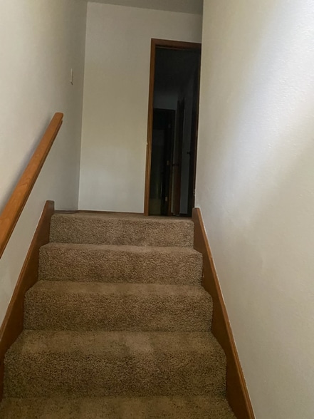 Building Photo - 2913 Laura Ln