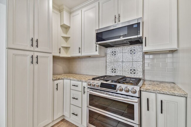 Building Photo - Riverside Heights Historic Bungalow!