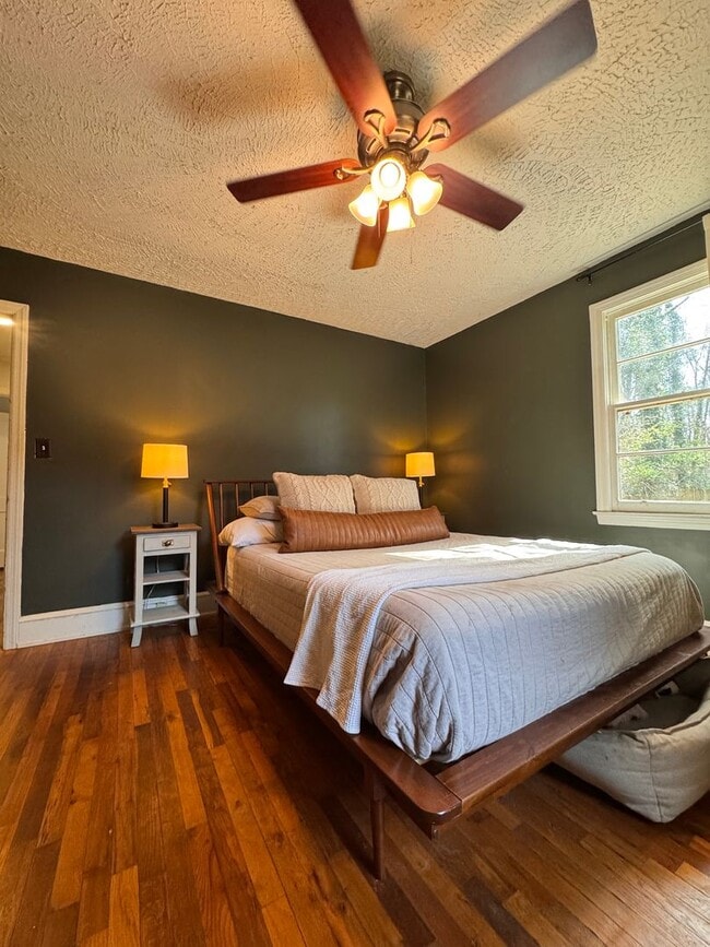 Building Photo - Cozy Two-Bedroom Furnished Bungalow