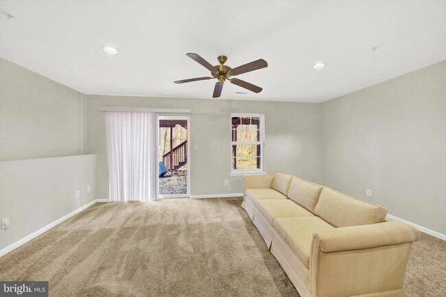 Building Photo - 6 Carob Ct