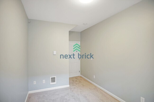 Building Photo - 4 Bed and 2.5 Bath Beautiful Condo is Avai...