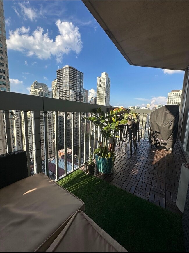 Building Photo - 545 N Dearborn St