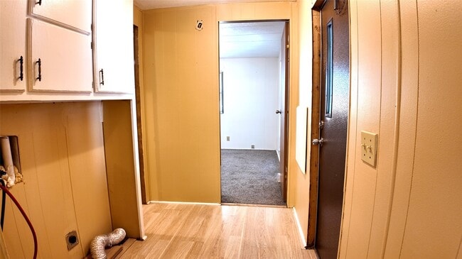 Building Photo - 251 Oakdale Dr