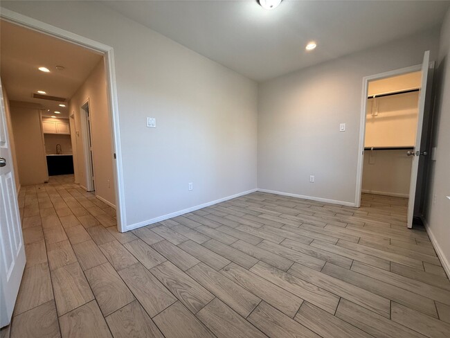 Building Photo - 5530 Hillman St