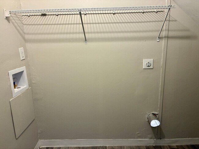 Building Photo - 2820-2824 Divinity