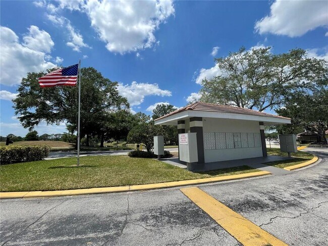 Building Photo - 13905 Fairway Island Dr