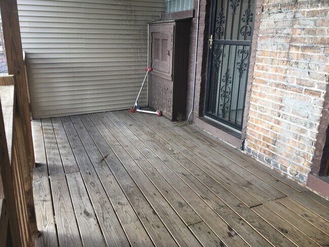 Building Photo - 5933 W Midway Park