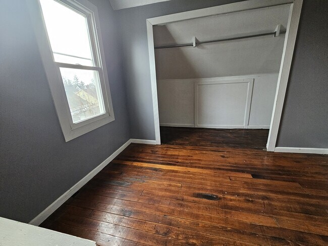 Building Photo - 10014 Sladden Ave