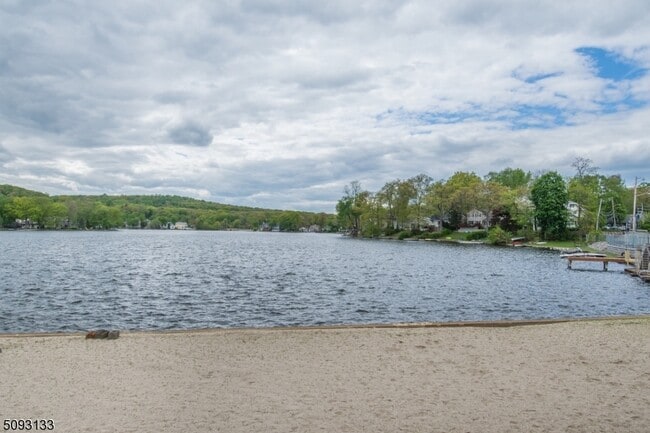 Building Photo - 21 E Shore Rd