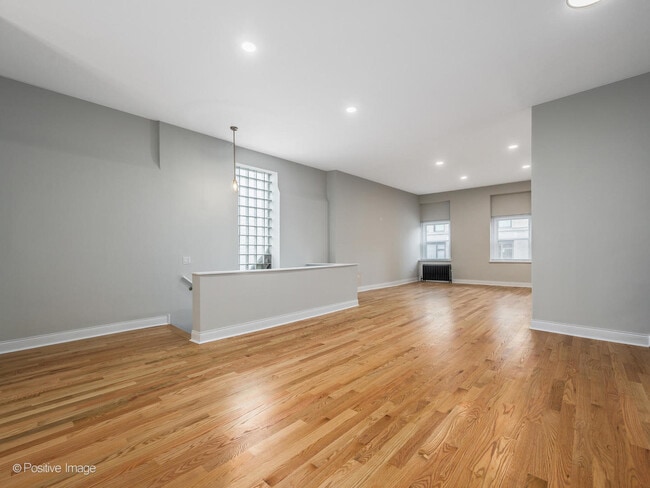 Building Photo - 2013 W North Ave