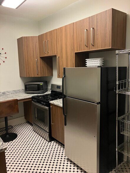 Building Photo - 17 W 1st St