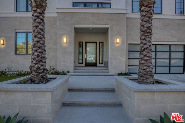 Building Photo - 20248 Willoughby Ln