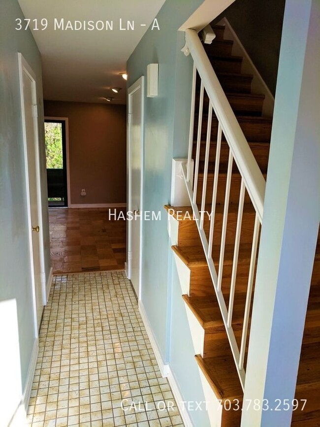 Building Photo - 3719 Madison Ln