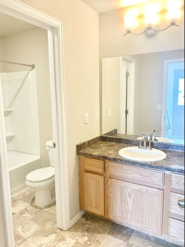 Building Photo - 3 Bed, 2.5 Bath Townhome in West Greeley. ...