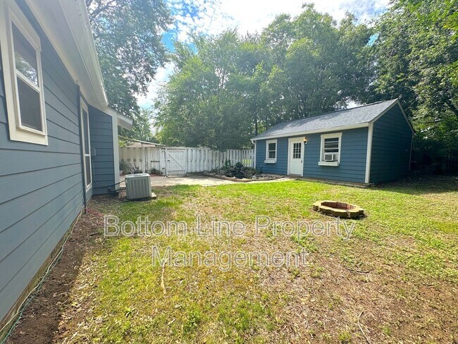Building Photo - 11824 Larkridge Ct
