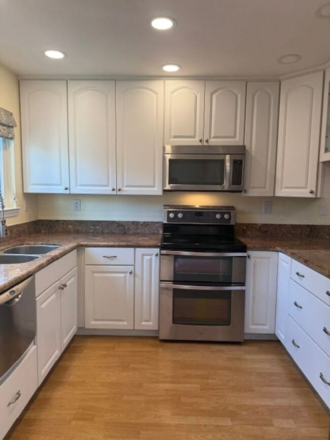Building Photo - Sonoma Racquet Club Circle ~ Gorgeous 2 Bedroom 1.5 Bath in Rohnert Park