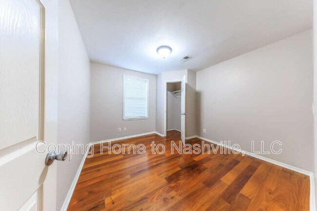 Building Photo - 891 W Sharpe Ave