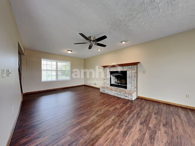 Building Photo - 6585 Taylor Trace Ln