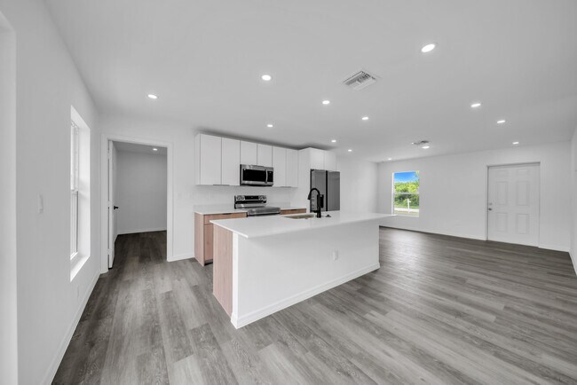 Building Photo - 382 McArthur Blvd