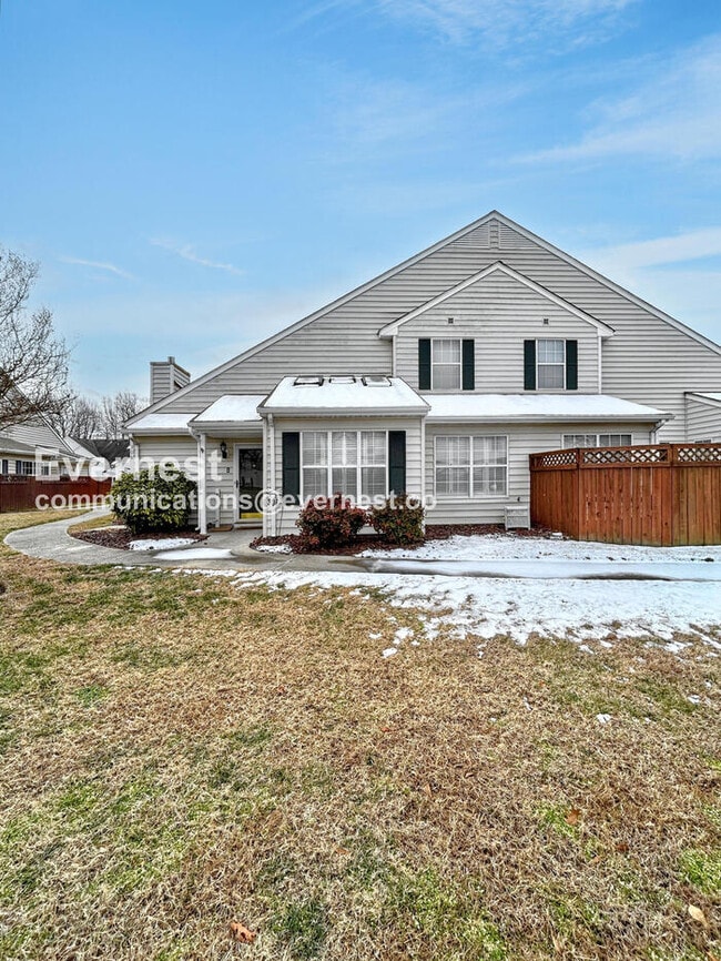 Building Photo - 306 Hamlet Ct